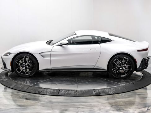 Used 2022 Aston Martin V8 Vantage Coupe RWD image 9