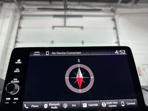 Used 2025 Honda Pilot TrailSport image 31