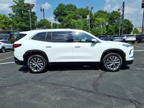 Used 2025 Buick Enclave Preferred AWD/4WD image 2