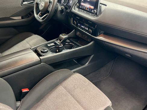 Used 2022 Nissan Rogue SV image 14