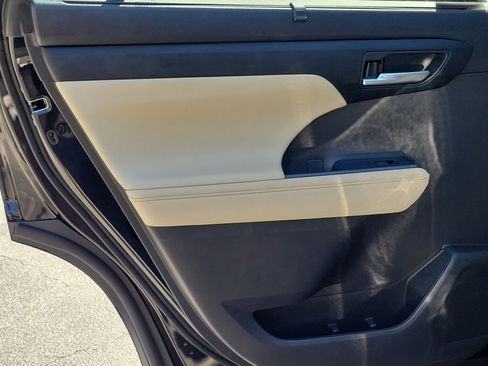 Certified 2024 Toyota Highlander XLE image 15
