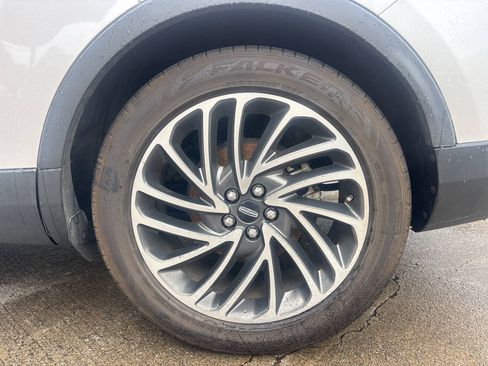 Used 2019 Lincoln Nautilus Reserve FWD image 16