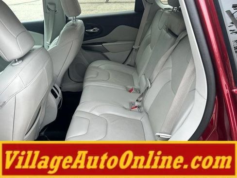 Used 2021 Jeep Cherokee Latitude Lux FWD image 32
