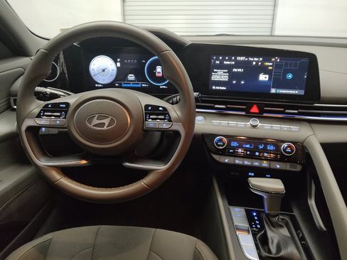 Used 2024 Hyundai Elantra SEL w/ Convenience Package image 22