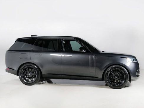 Used 2025 Land Rover Range Rover SE image 28