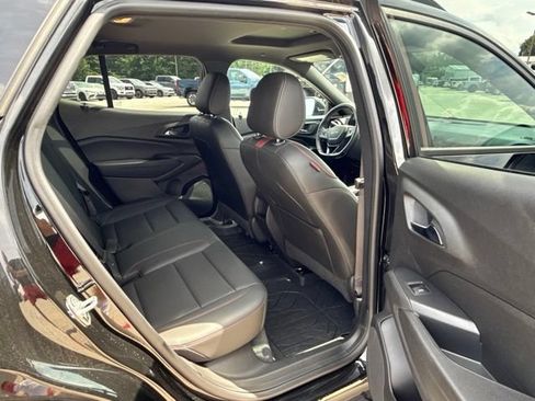 Used 2025 Chevrolet Trax RS w/ Sunroof Package FWD image 15