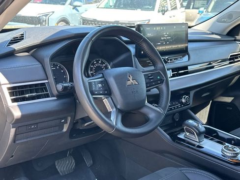 Used 2025 Mitsubishi Outlander SE AWD/4WD image 21