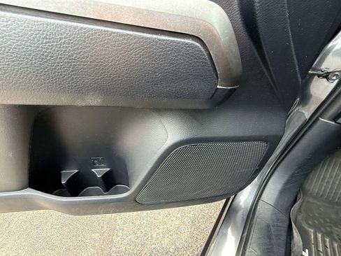 Used 2020 Toyota Tacoma SR5 RWD image 31