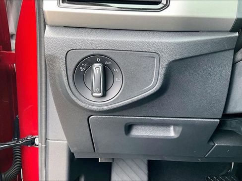 Used 2022 Volkswagen Atlas SE image 36