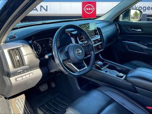 Used 2023 Nissan Pathfinder SL image 14