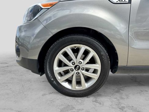 Used 2018 Kia Soul + FWD image 13