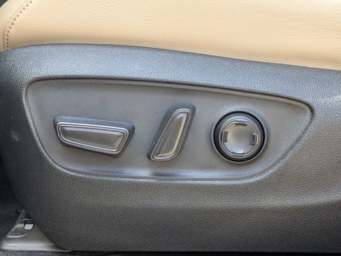 Used 2023 Toyota Sienna Limited image 23