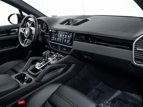 Certified 2023 Porsche Cayenne S AWD/4WD image 17