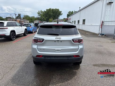 Used 2025 Jeep Compass Limited AWD/4WD image 4