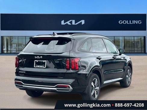 Certified 2023 Kia Sorento S w/ Panoramic Sunroof Package FWD image 3