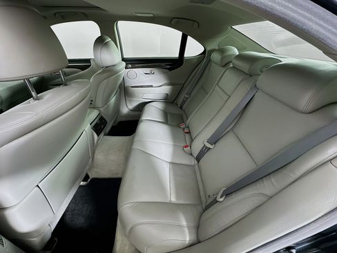 Used 2011 Lexus LS 460 image 29