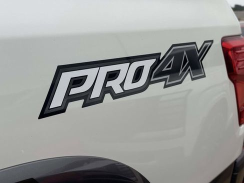 Used 2017 Nissan Titan PRO-4X w/ Pro-4x Convenience Package AWD/4WD image 8