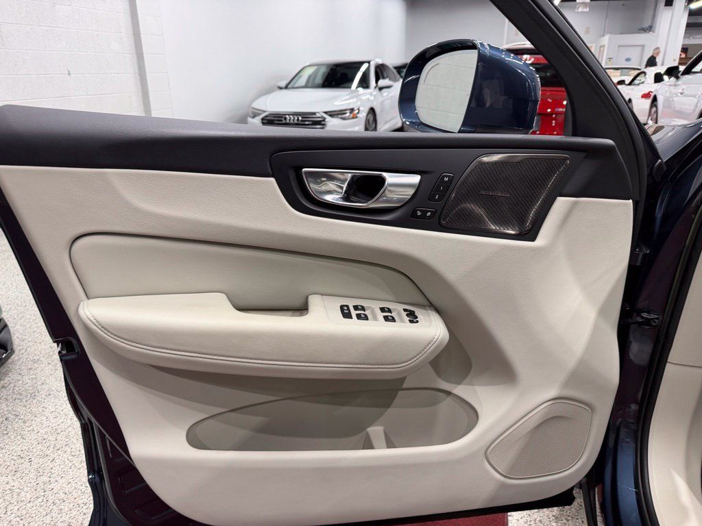 Used 2023 Volvo XC60 B5 Plus w/ Climate Package AWD/4WD image 19