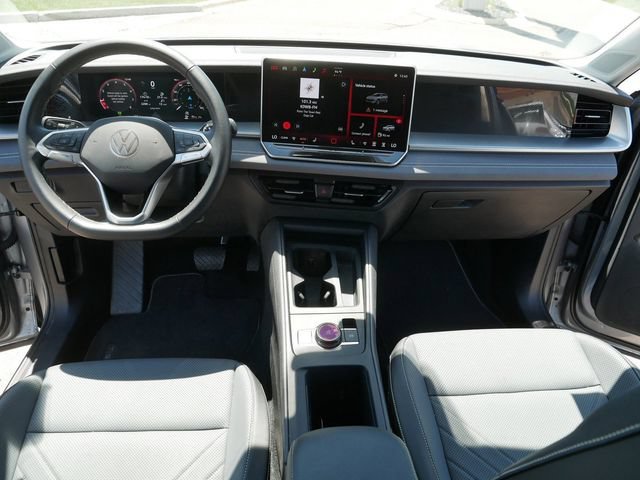Certified 2025 Volkswagen Tiguan SE AWD/4WD image 22