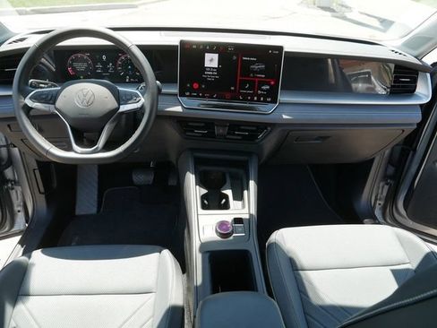 Certified 2025 Volkswagen Tiguan SE AWD/4WD image 22