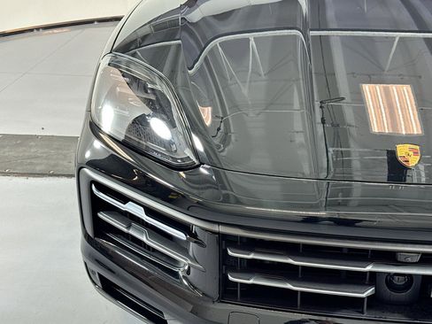 Used 2025 Porsche Cayenne image 27