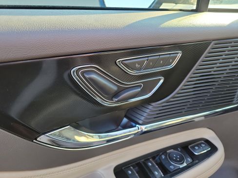 Used 2022 Lincoln Corsair AWD w/ Premium Package image 18