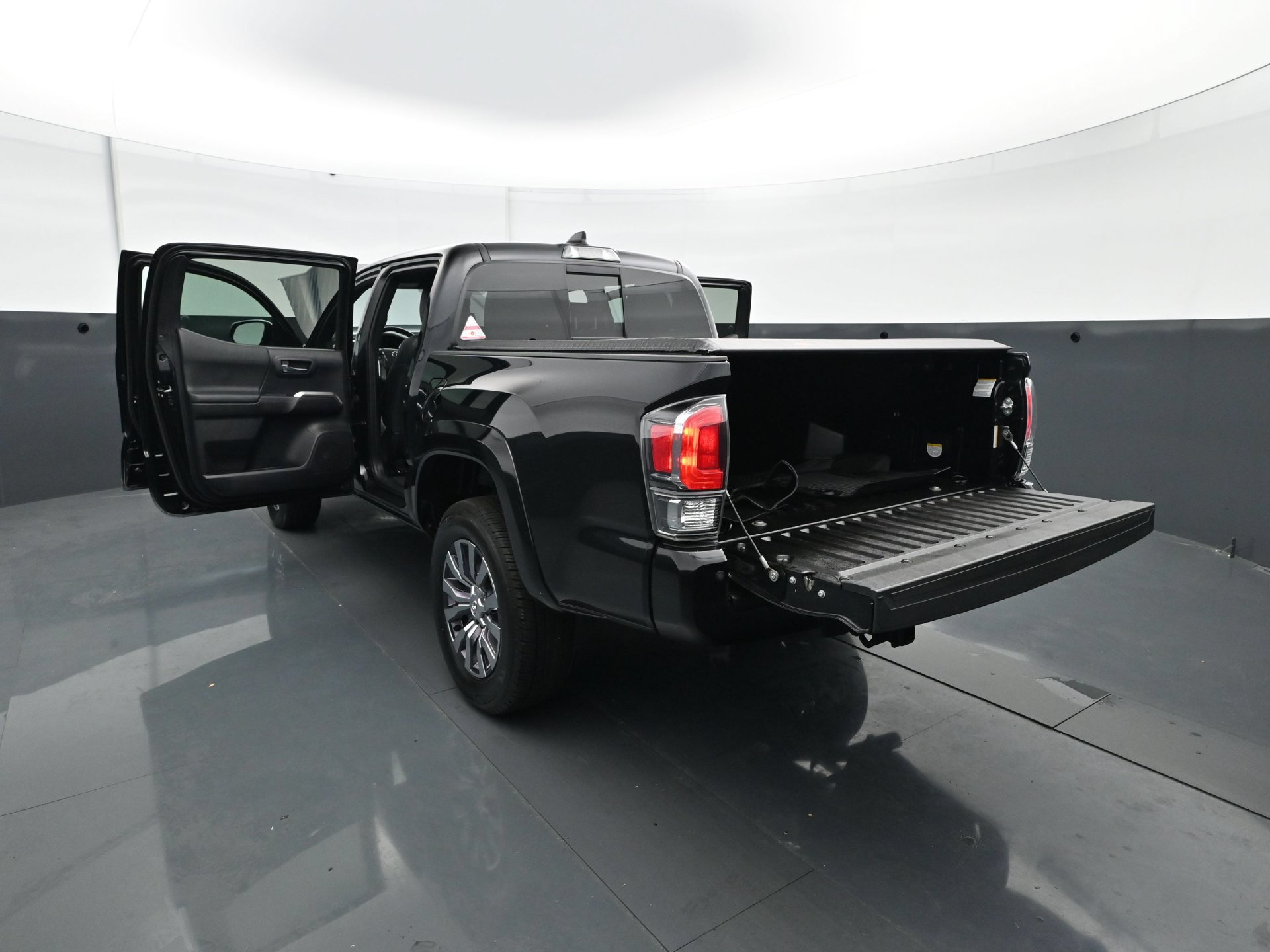 Used 2021 Toyota Tacoma Limited AWD/4WD image 33