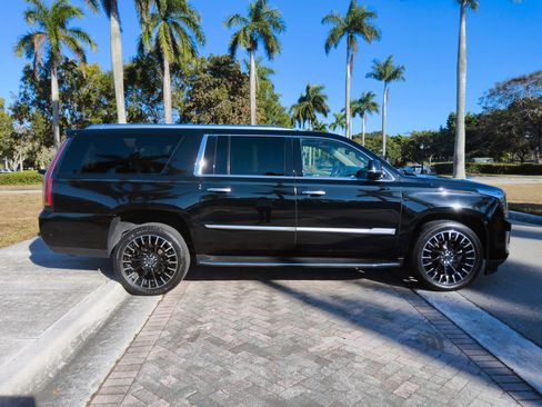 Used 2019 Cadillac Escalade ESV Luxury image 13