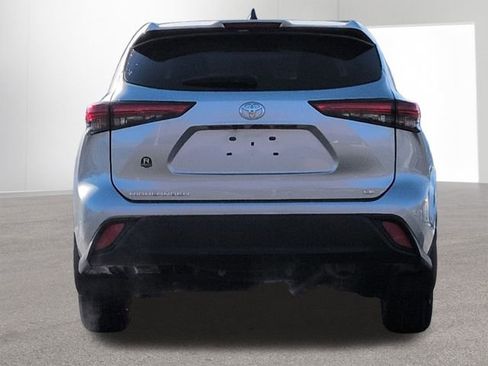 Certified 2023 Toyota Highlander LE image 6