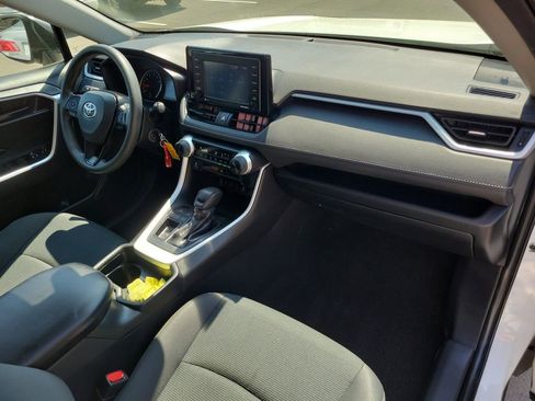 Used 2021 Toyota RAV4 LE image 40