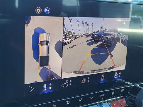 Used 2025 Chevrolet Colorado Z71 w/ Midnight Edition image 9