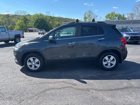 Used 2019 Chevrolet Trax LT w/ Sun & Sound Package AWD/4WD image 4