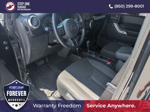 Used 2017 Jeep Wrangler Unlimited Sahara w/ Connectivity Group AWD/4WD image 11