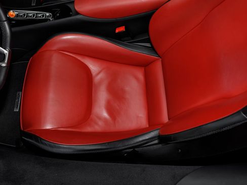 Used 2025 McLaren Artura Spider RWD image 45