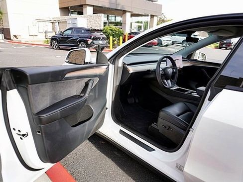 Used 2023 Tesla Model Y AWD image 45