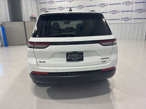 Used 2023 Jeep Grand Cherokee Limited w/ Black Appearance Package AWD/4WD image 6