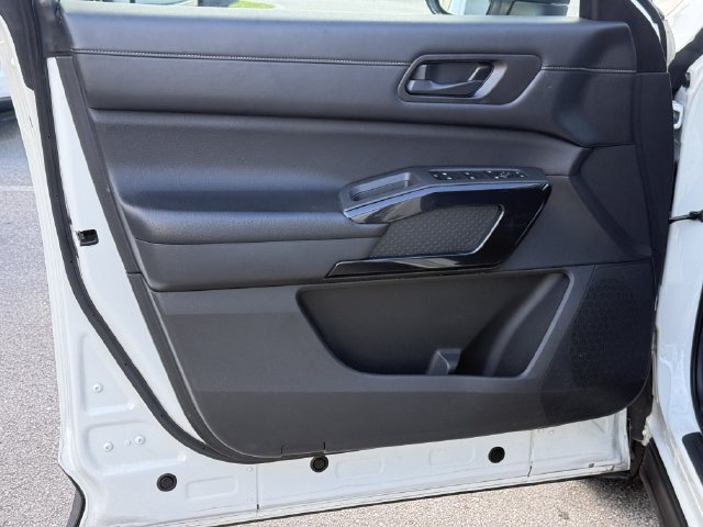 Used 2024 Nissan Pathfinder SV FWD image 32