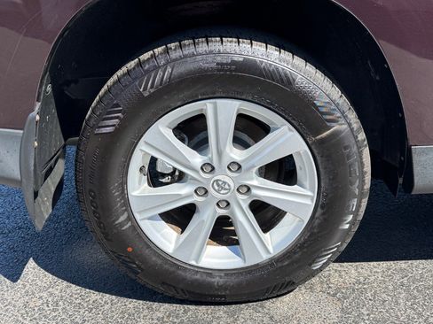 Used 2011 Toyota Highlander SE w/ Tow Pkg AWD/4WD image 11