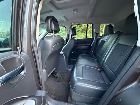 Used 2016 Jeep Compass Latitude FWD image 27
