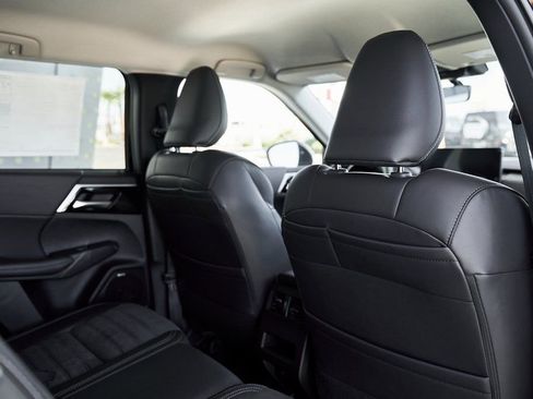 New 2026 Mitsubishi Outlander SE FWD image 25