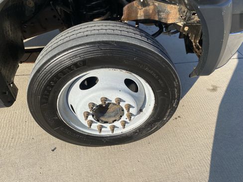 Used 2006 Ford F450 2WD Regular Cab Super Duty image 2