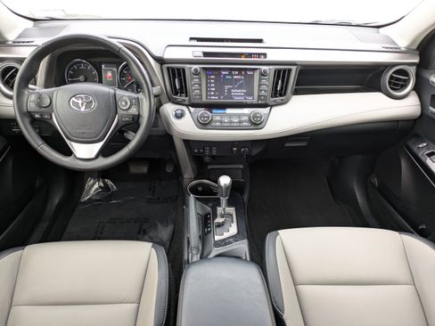 Used 2018 Toyota RAV4 Limited FWD image 12