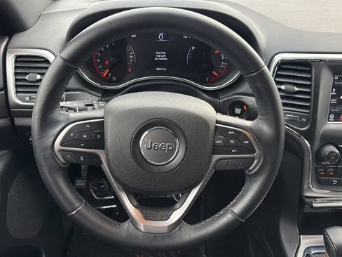 Used 2018 Jeep Grand Cherokee Laredo AWD/4WD image 17