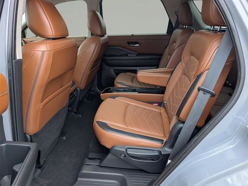 Used 2023 Nissan Pathfinder Platinum w/ Lighting Package (N93) image 14