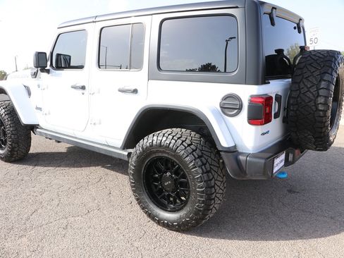 Used 2023 Jeep Wrangler Unlimited Rubicon 4xe w/ Cold Weather Group AWD/4WD image 5