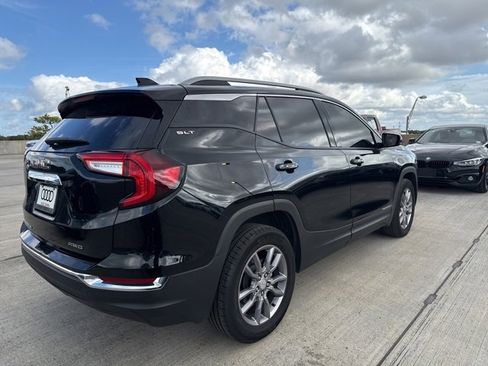 Used 2024 GMC Terrain SLT image 3