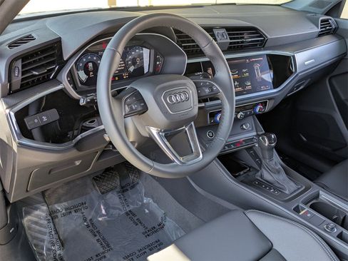 New 2025 Audi Q3 2.0T Premium image 8