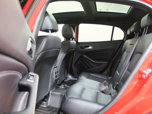 Certified 2019 Mercedes-Benz GLA 250 4MATIC image 28