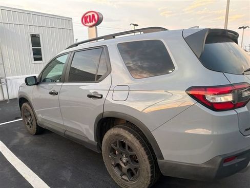 Used 2024 Honda Pilot TrailSport image 7