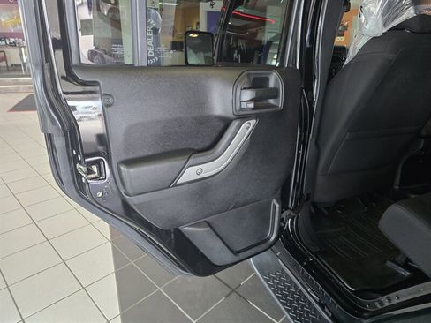 Used 2015 Jeep Wrangler Unlimited Sport w/ Power Convenience Group AWD/4WD image 11